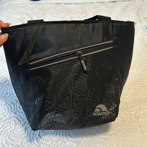 Igloo bag cooler